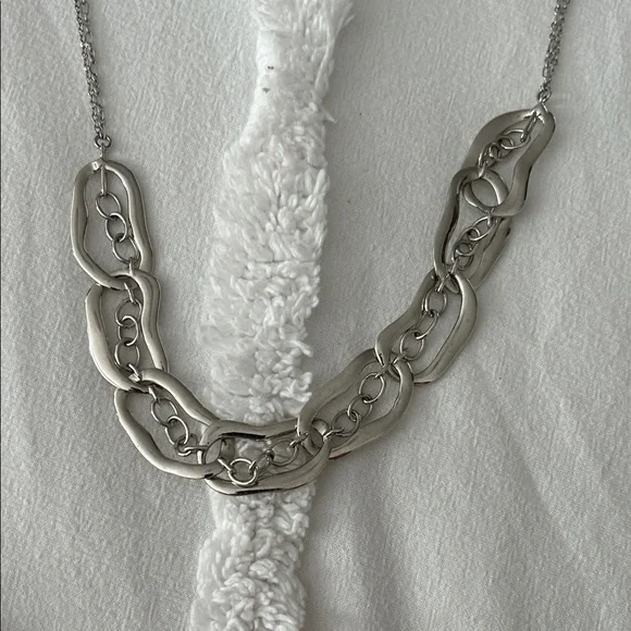 Elegant Silver Chain Necklace - Picture 2 of 6